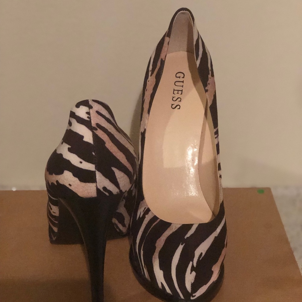 Beautiful Guess Pumps